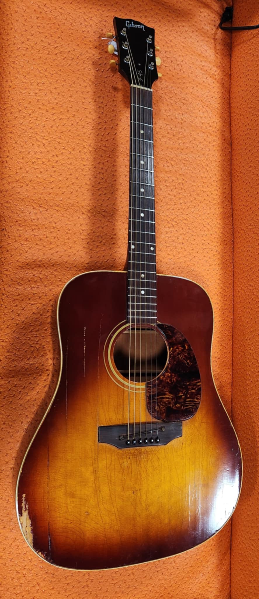 1968 Gibson J-45 Acoustic Guitar w/case